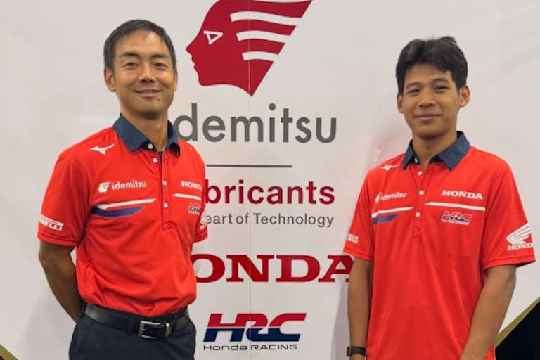 Honda-Asia-Teammanager Aoyama (li.) mit Ersatzpilot Kiattisak Singhapong