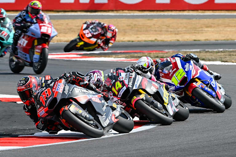 Moto2-Action: Gonzalez patzte, Arbolino (#14) stürzte, Salac (#12) siegte