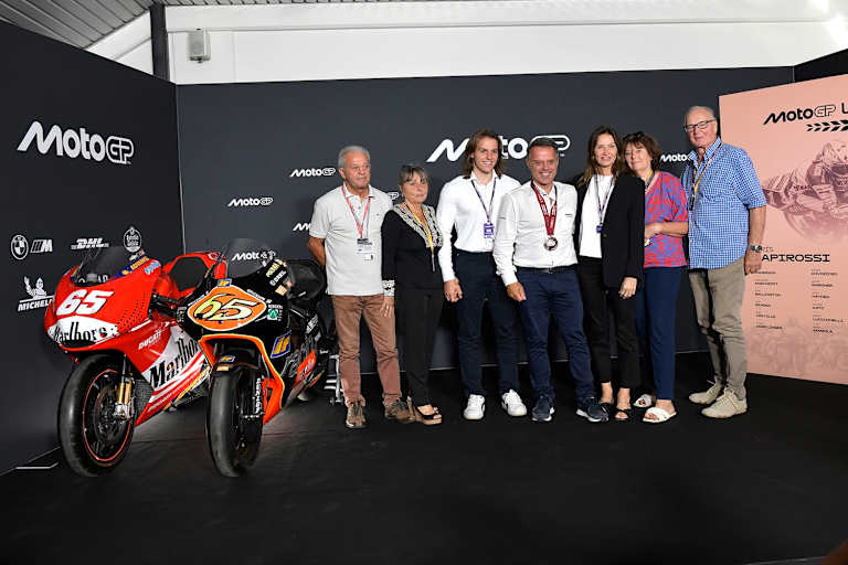 Team Capirossi bei der Ernennung von Legende «Capirex»