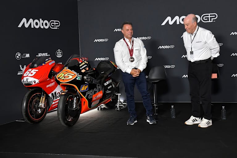 Loris Capirossi wurde persönlich von Carmelo Ezpeleta geehrt
