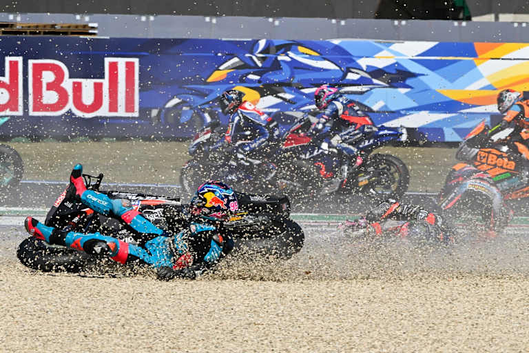 Drama mit 3er-Crash von Agius, Holgado und Piqueras