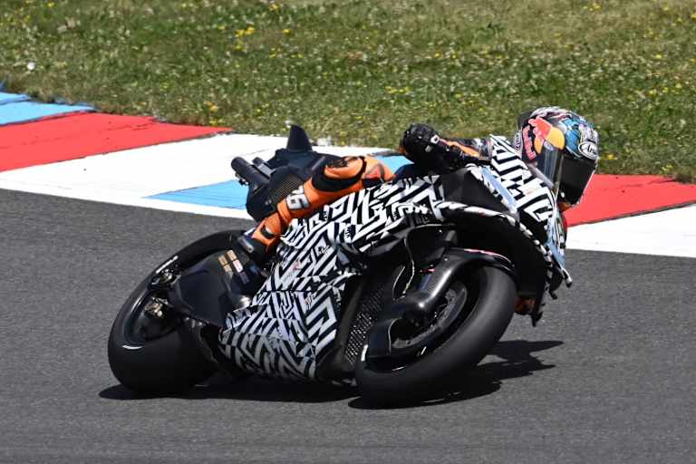Die 850er-MotoGP-KTM unter Tester Dani Pedrosa
