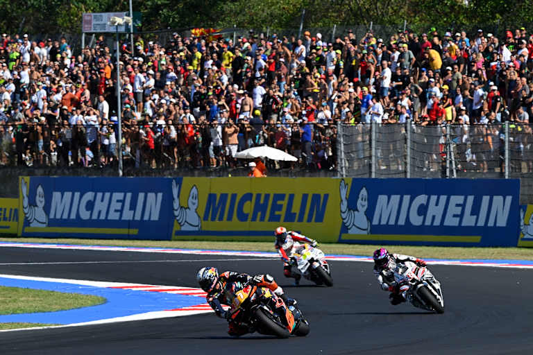 Pedro Acosta (KTM) erreichte das Ziel als Dritter vor Martin und Aldeguer