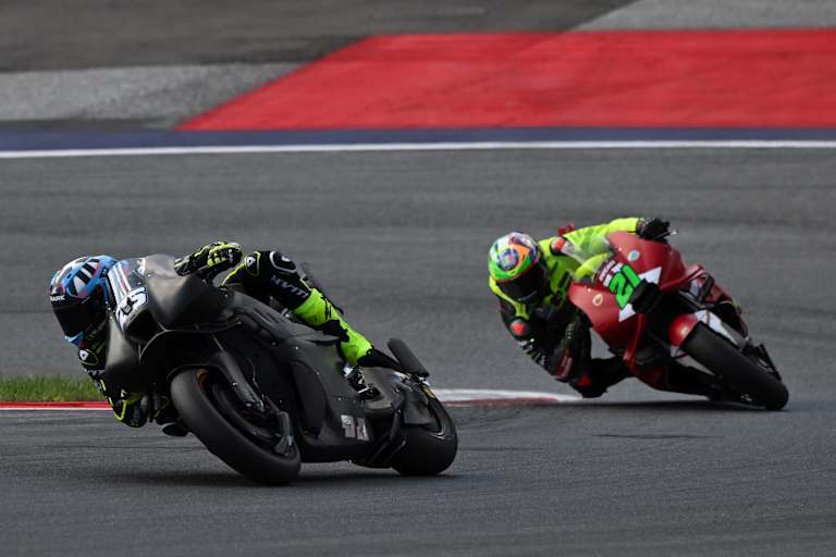 Raul Fernandez (Aprilia) vor Franco Morbidelli (Ducati)