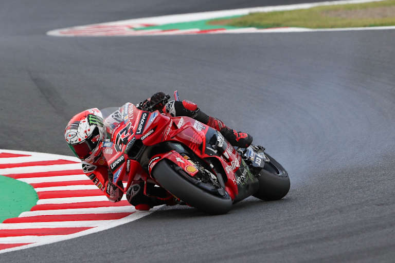Pecco Bagnaia zitterte sich mit Rauchzeichen zum MotoGP-Sieg