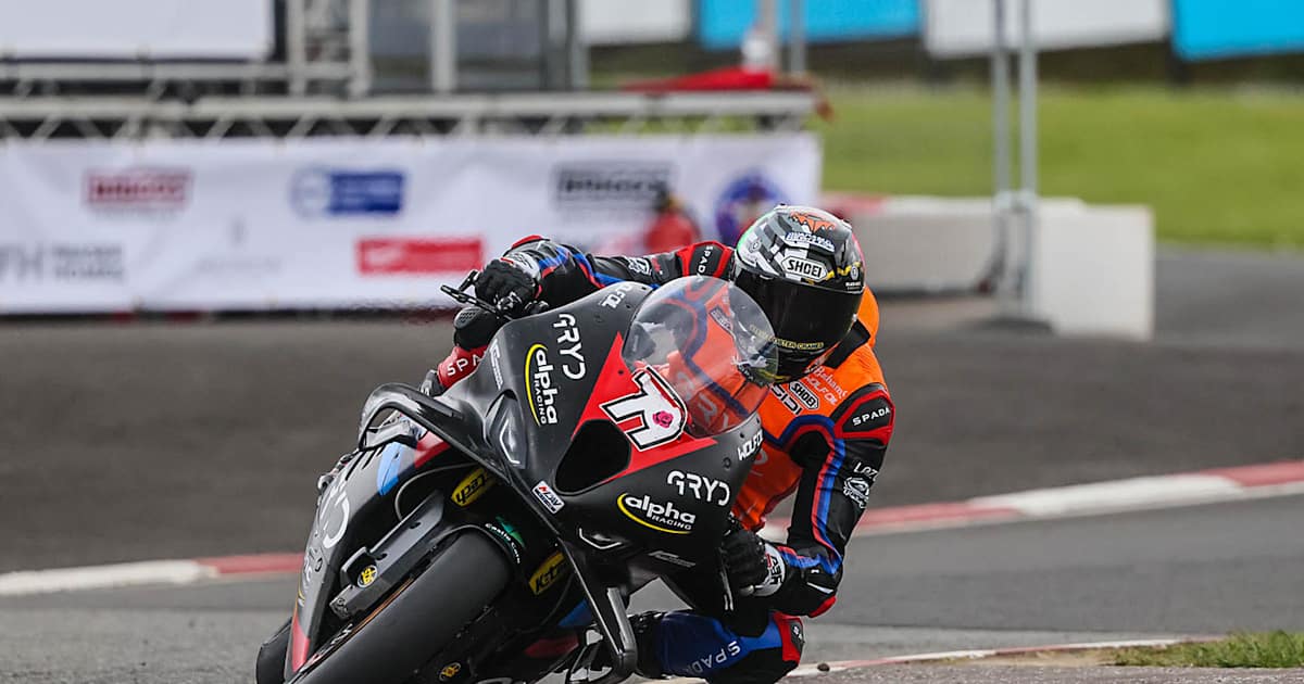 NW200, Superstock: Storm Stacey stürmt vor Michael Dunlop zum ...