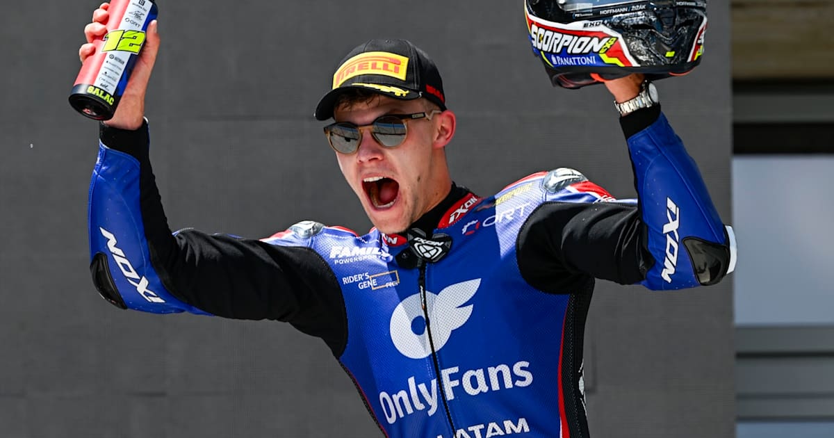 Riesensprung-von-Filip-Salac-Moto2-Werbekampagne-f-r-Heim-GP-in-Br-nn
