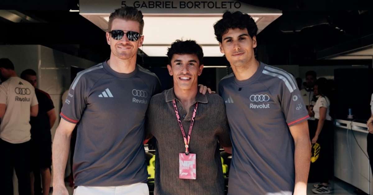 MotoGP-Weltmeister-Marc-Marquez-Sitzprobe-im-Formel-1-Audi-in-Barcelona