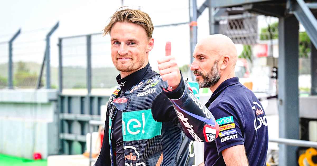 Chaz-Davies-Vom-K-mpfer-auf-der-Rennstrecke-zum-Coach-im-Hintergrund