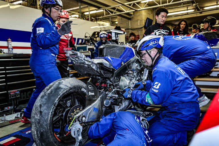 Die beschädigte Honda Fireblade von F.C.C. TSR