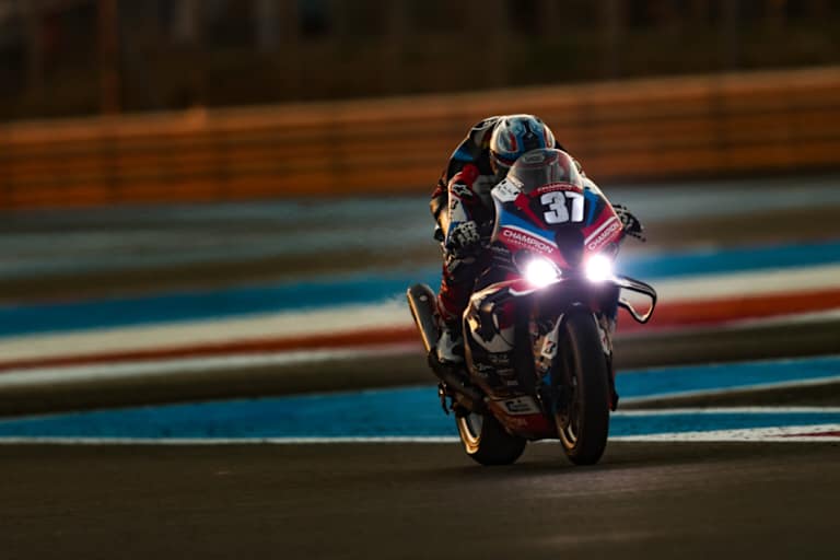 BMW Endurance fährt ein bisher ein nahezu perfektes Rennen