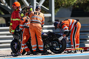 Die Yamaha R1 von Karel Hanika wurde stark beschädigt