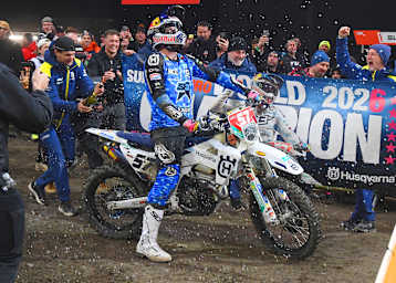 Billy Bolt bei der Sektdusche