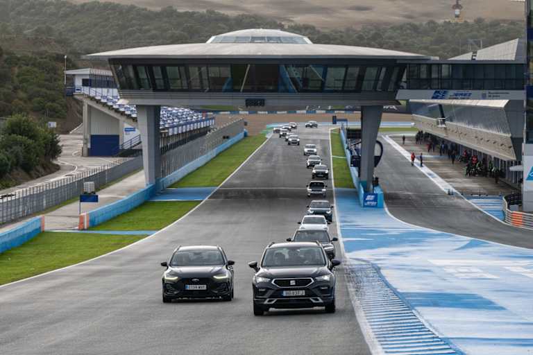 Schade um den Sprit: Autos sollte die Strecke trocken fahren