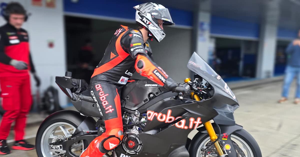 Ducati-Aush-ngeschild-Nicol-Bulega-26-frustriert-Portim-o-Test-sinnlos