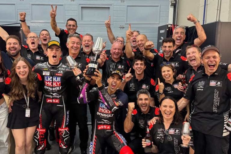 Das Intact-Team nach dem Doppelsieg in Jerez