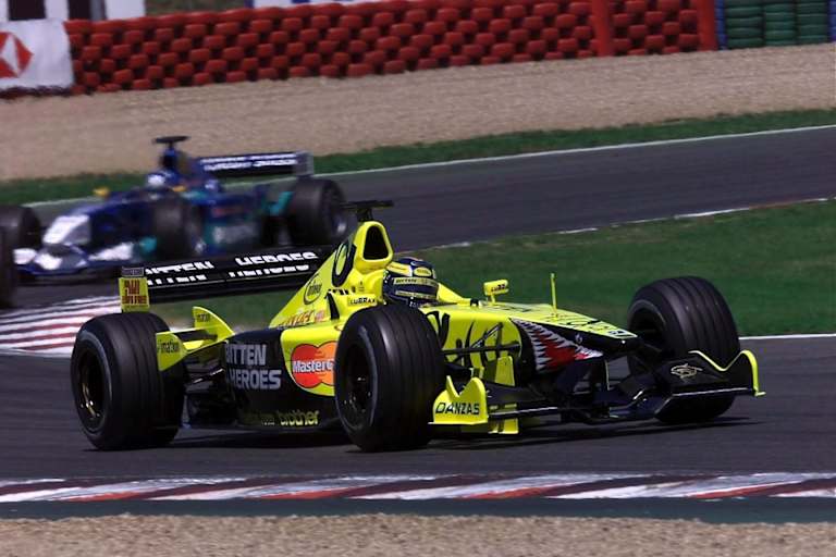 Heinz-Harald Frentzen im 2001er Jordan mit Hai-Zähnen