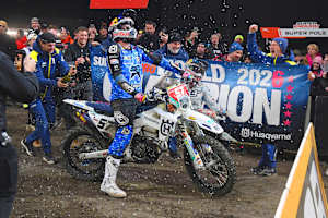 Billy Bolt bei der Sektdusche