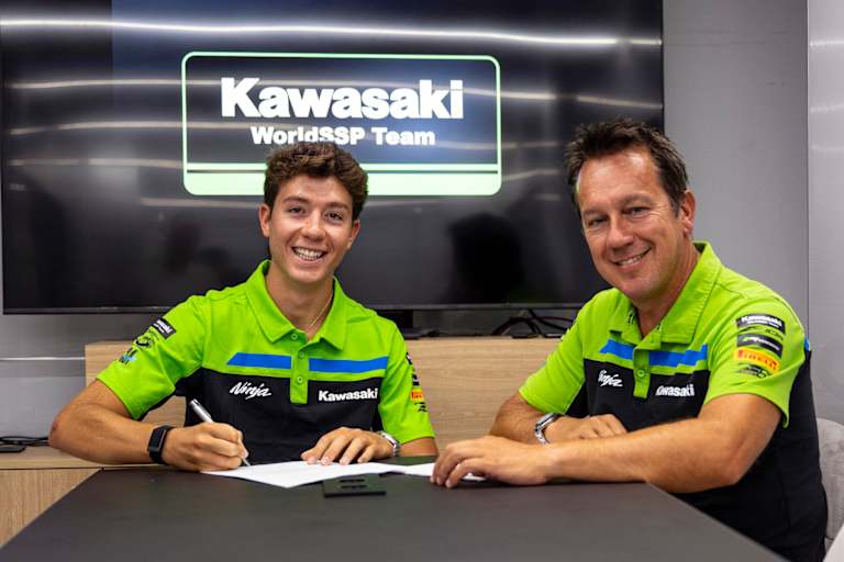 David Salvador (li.) mit Kawasaki-Teamchef Manuel Puccetti