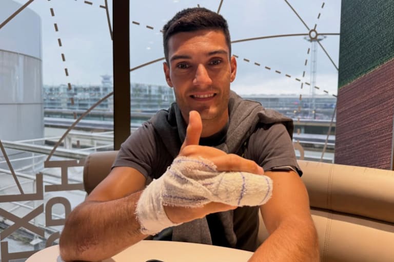 Jorge Navarro mit gebrochenem Finger