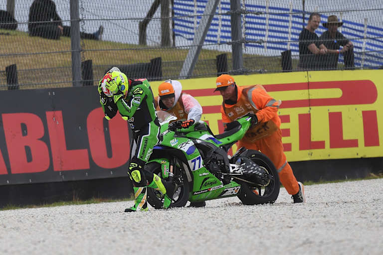 Dominique Aegerter ist fassungslos: Zwei Defekte beim Saisonauftakt