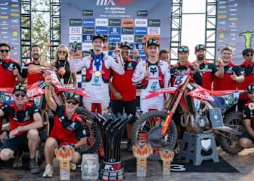 Jeffrey Herlings und Tom Vialle mit der Honda-Crew in Australien