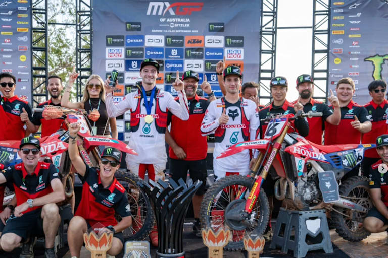 Jeffrey Herlings und Tom Vialle mit der Honda-Crew in Australien