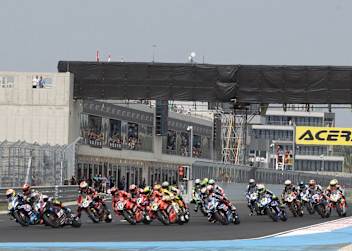 Die erste Kurve auf dem Balaton Park Circuit ist eng und gefährlich