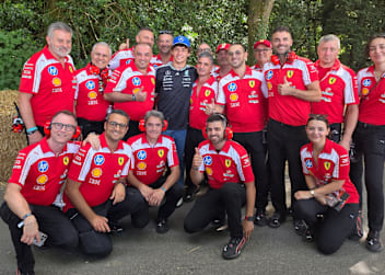 Kimi Antonelli in Goodwood mit der Ferrari-Delegation
