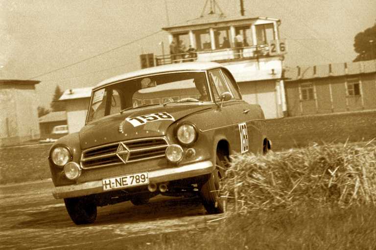 Achum 1962: Der spätere VW-Sportchef Rosorius mit seiner Borgward-Isabella 