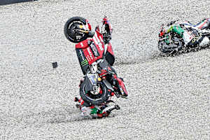 Der Unfall nach dem Restart von Zarco, Bagnaia und Marini