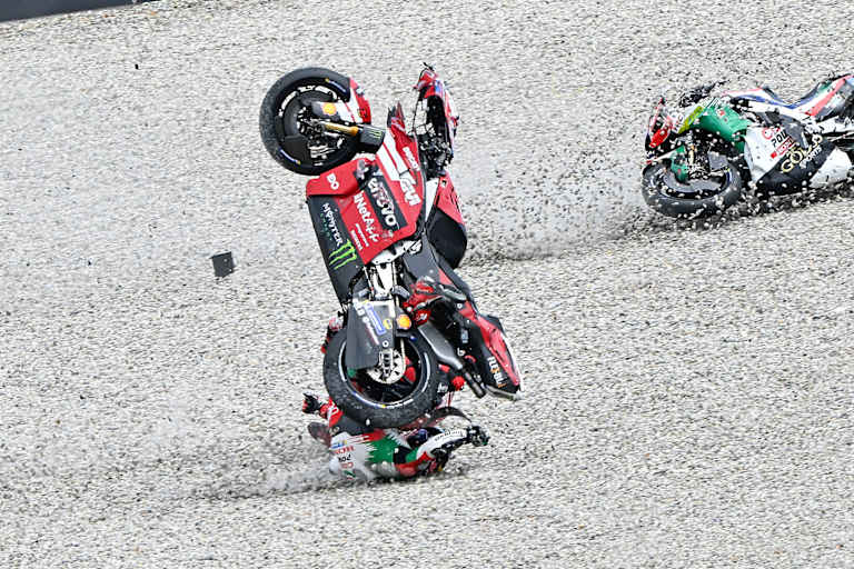Der Unfall nach dem Restart von Zarco, Bagnaia und Marini