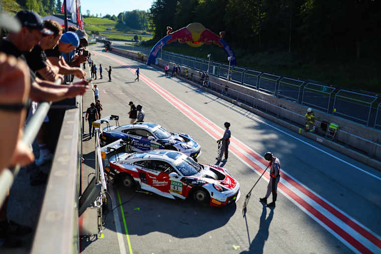 razoon - more than racing startet erstmals mit zwei Porsche in der GTWC