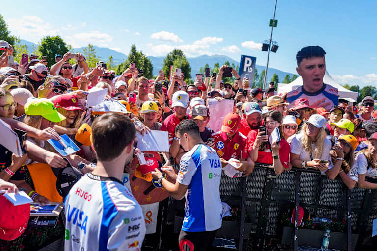 Isack Hadjar 2025 mit Fans