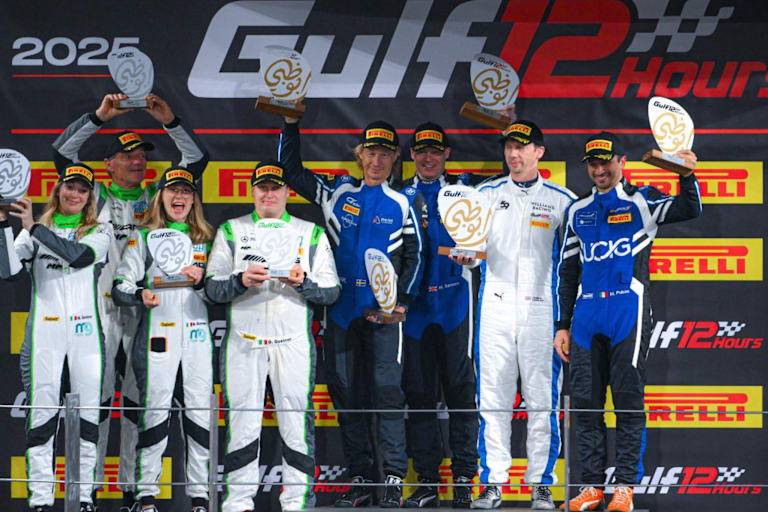 Williams-Teamchef James Vowles (Zweiter von rechts)