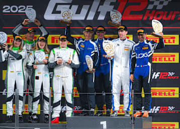 Williams-Teamchef James Vowles (Zweiter von rechts)