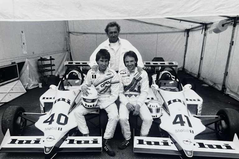Formel Opel: HH Frentzen und Marco Werner 1988 mit Teamchef Jochen Mass