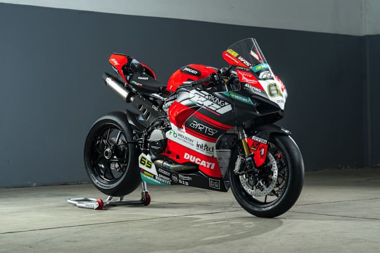 Philipp Öttl zeigt seine 2026er Supersport-Ducati