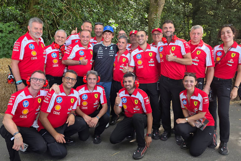 Kimi Antonelli in Goodwood mit der Ferrari-Delegation
