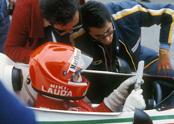 Niki Lauda und Daniele Audetto (rechts) 1976