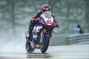 Twan Smits mit der R1 auf dem verregneten Sachsenring