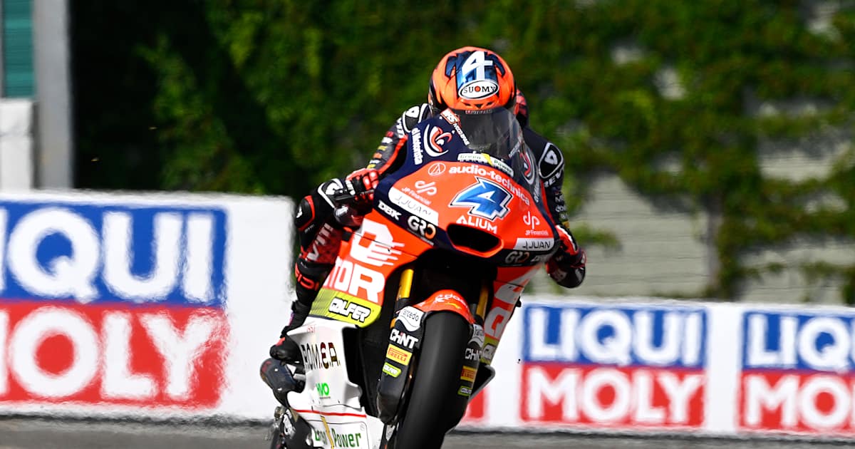 Moto2-Qualifying-Sachsenring-Ortola-hauchd-nn-vor-IntactGP-Pilot-Gonzalez-