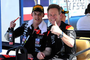 Intact-Teammanager Peter Öttl (re.) mit Buriram-Sieger David Almansa