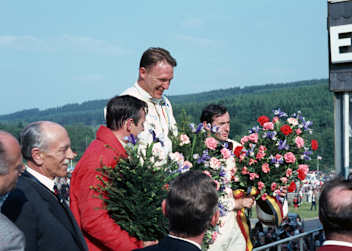 Dan Gurney nach dem Sieg beim Belgien-GP 1967