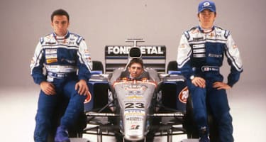 Minardi 1998: Esteban Tuero (links), Laurent Redon (im Auto), Shinji Nakano