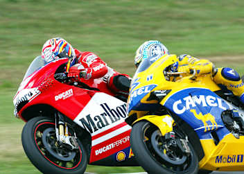 MotoGP 2023: Loris Capirossi im Duell mit Max Biaggi