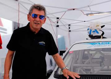 Roland Asch mit vollem Programm beim Oldtimer-Grand-Prix