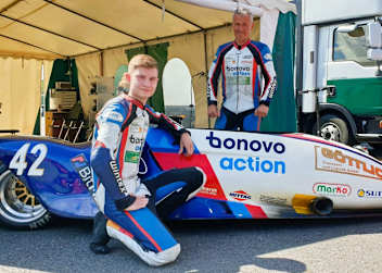 Lennard Göttlich (li.) sattelt wieder um