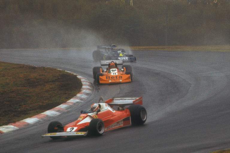 Fuji 1976, hier mit Regazzoni vor Brambilla: Grauenvolle Verhältnisse