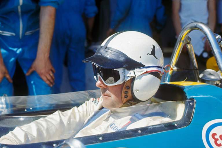 Wer ist das? Wo und wann entstand dieses Foto? Und wieso dieser Helm?